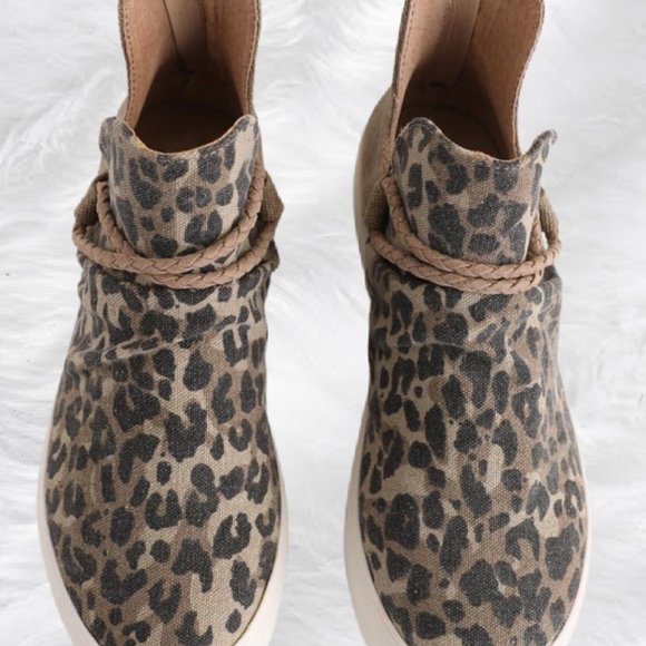 Very G Survivor Leopard Ruched Slip On Sneaker - Picture 4 of 5